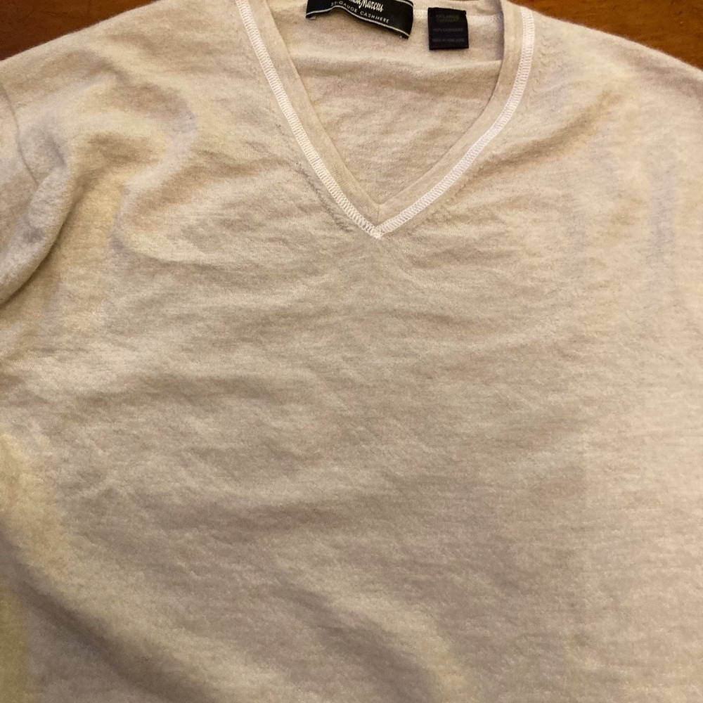 Men's Neiman Marcus cashmere  V-Neck Sweater - Cream white top stitching